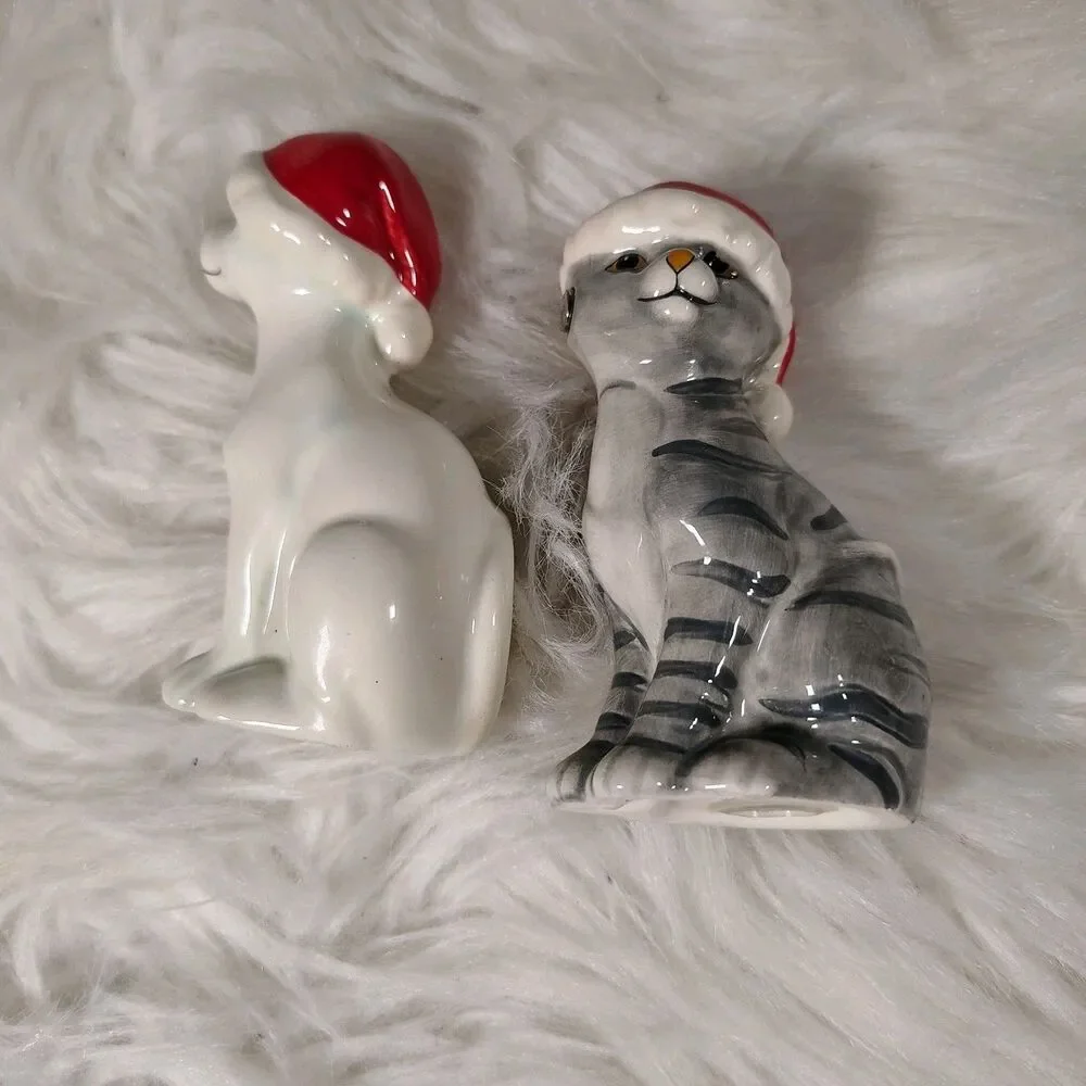 Cats In Santa Hats Kissing Magnetic Salt&Pepper Shakers Westland MWAH! Ceramic